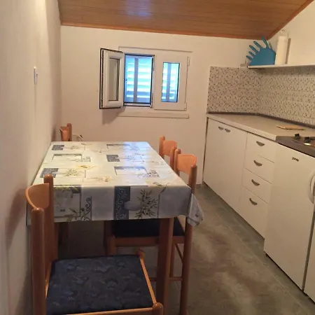 Apartmani Atila Damir Omis Exterior photo