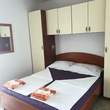 Apartmani Atila Damir Omis Exterior photo