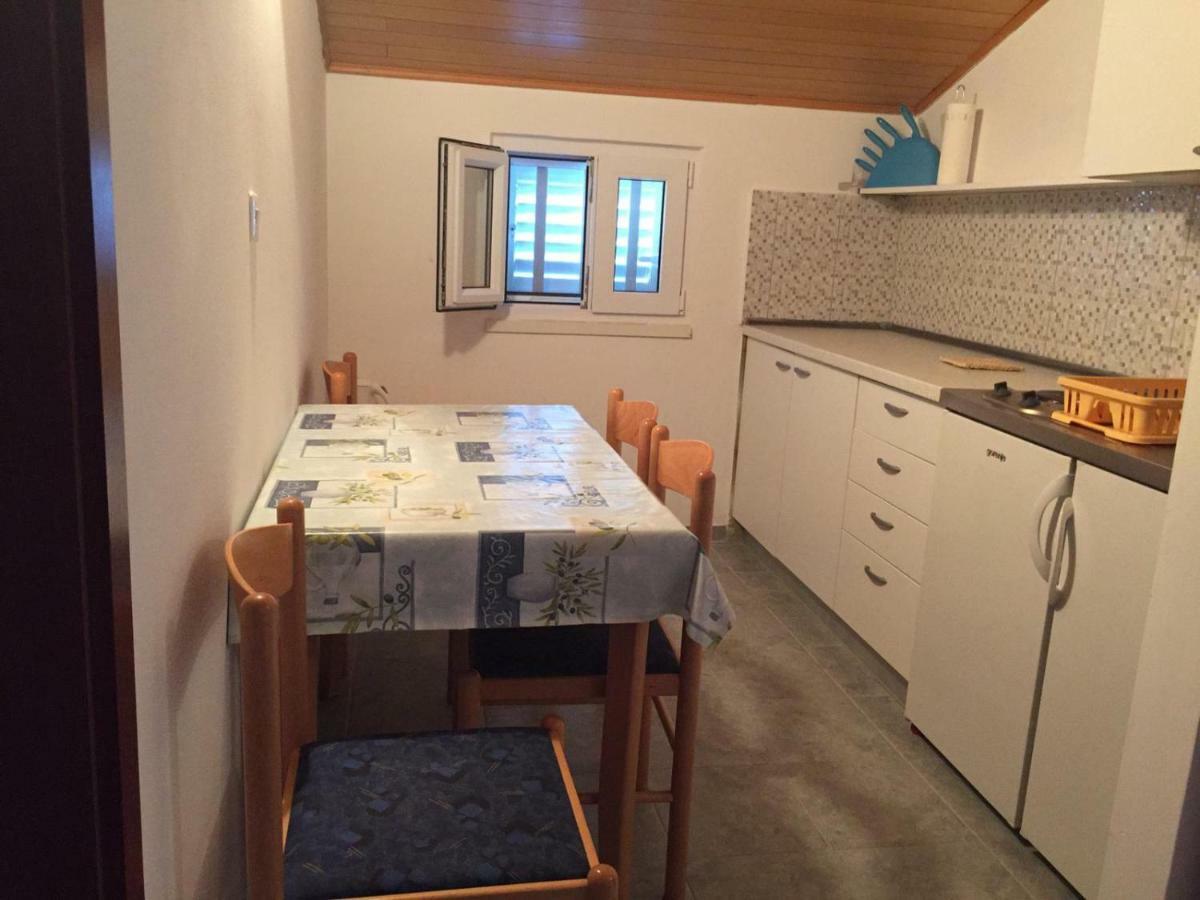 Atila Damir Apartment Omis